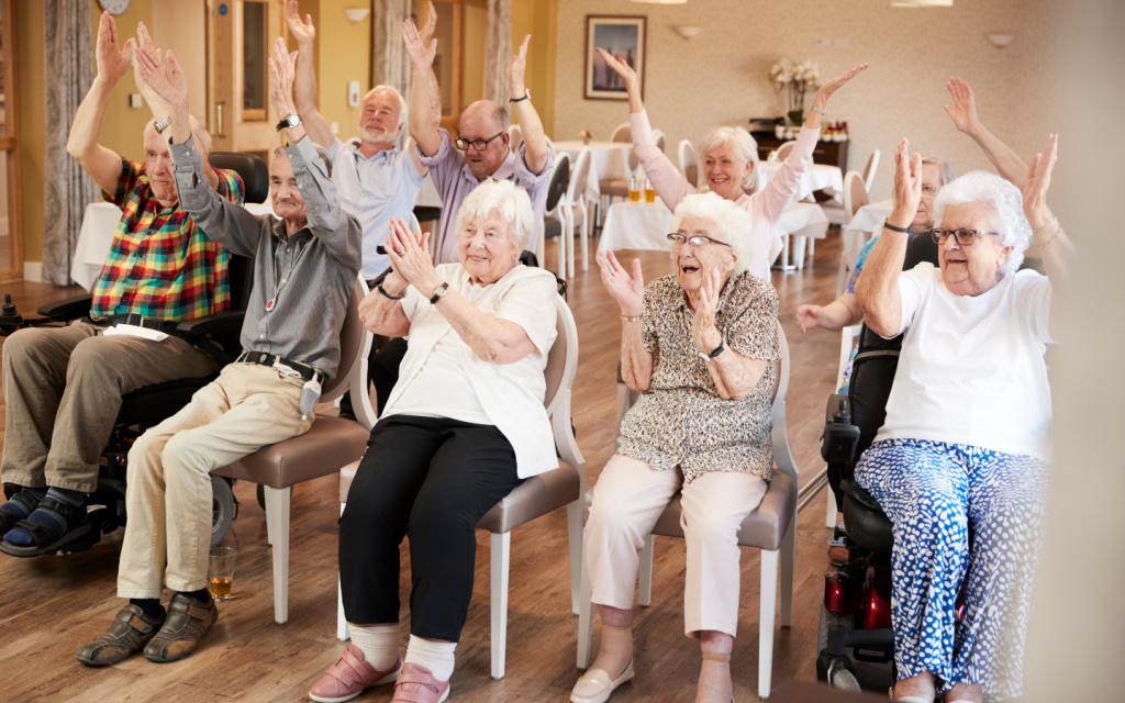 Cuidado de Personas Mayores vs. Residencias: ¿Qué Opción es Mejor?