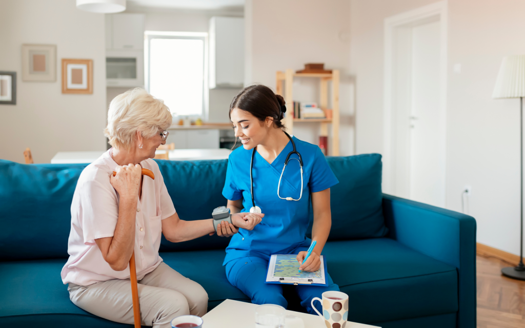 Cómo el Cuidado a Domicilio Contribuye al Bienestar de Personas con Enfermedades Crónicas