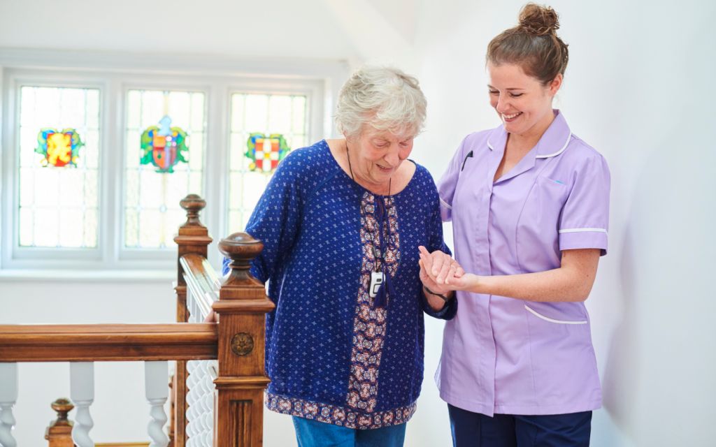 Cuidados Domiciliarios para Personas con Enfermedades Degenerativas: Consejos y Beneficios